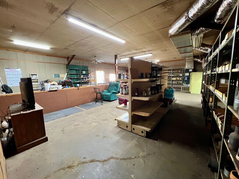 More Photos Of 402 Bermuda st, Quitman Flex For Sale