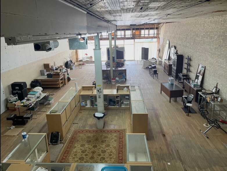 More Photos Of 419 Saint George St, Gonzales Storefront For Sale