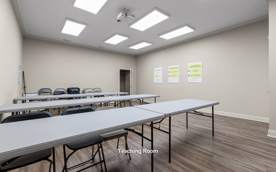 More Photos Of 1401 Spring Place Rd SE, Cleveland Office Residential For Sale