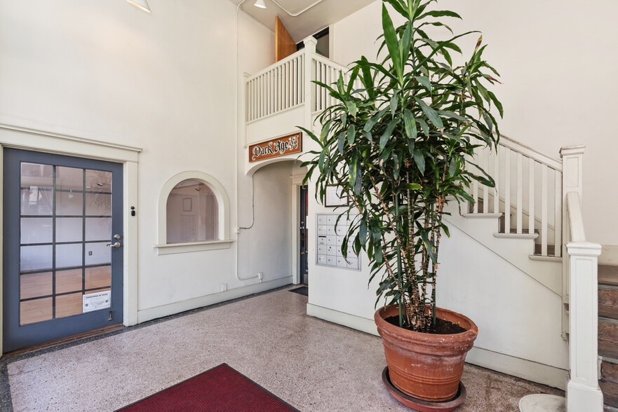 More Photos Of 1205 E Pike St, Seattle Loft Creative Space For Lease