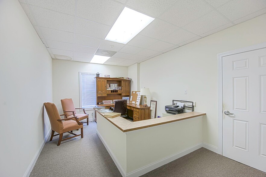 More Photos Of 10310 Memory Ln, Chesterfield Office For Sale