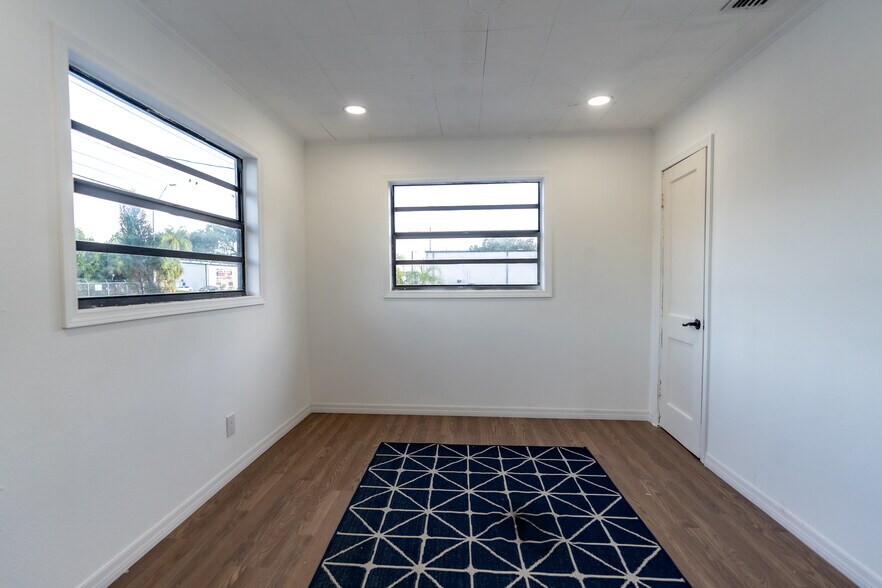 More Photos Of 14041 N Florida Ave, Tampa Auto Dealership For Sale