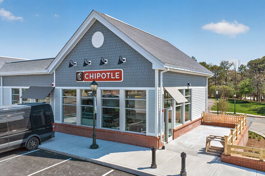 More Photos Of 650 Falmouth Rd, Mashpee Unknown For Lease