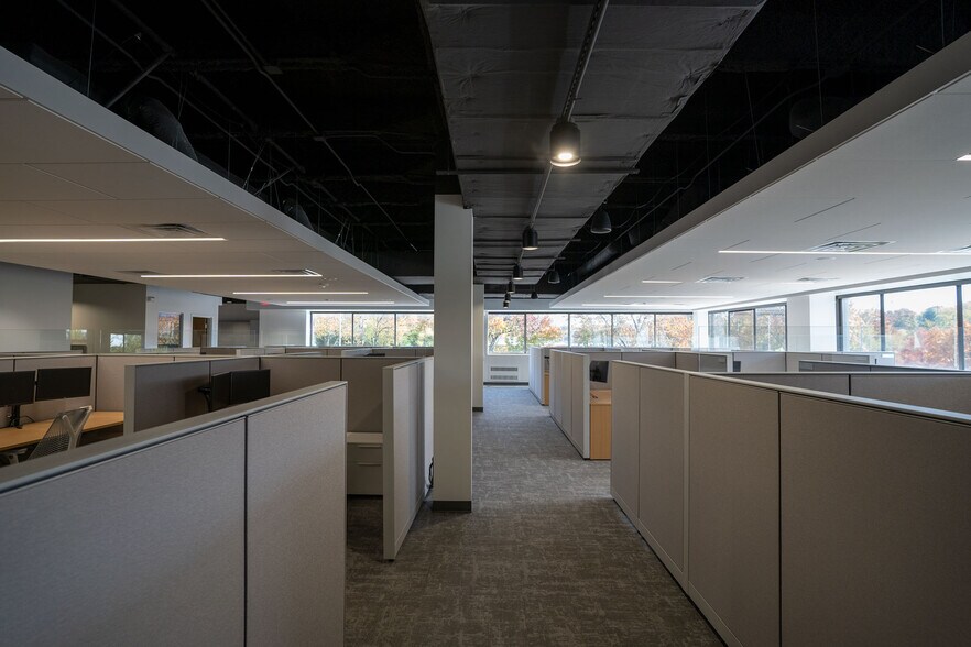 More Photos Of 9201 Ward Pky, Kansas City Office For Sale