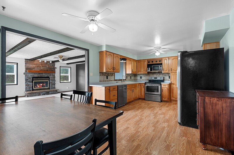 More Photos Of N5367 Mayflower Rd, Shiocton Office For Sale