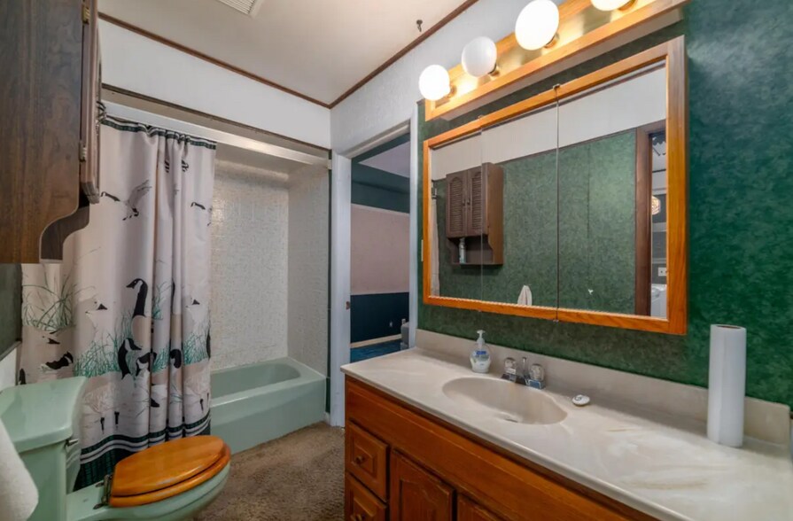 More Photos Of 1773 Superior St, Three Lakes Office For Sale