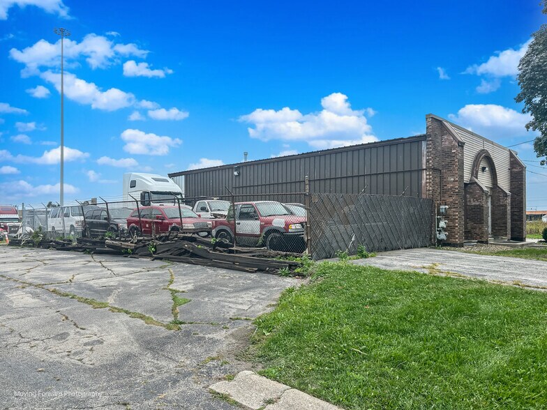 More Photos Of 2535 Bernice Rd, Lansing Warehouse For Sale