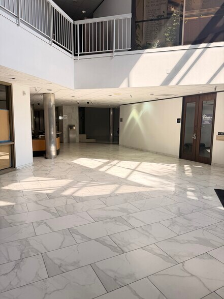 More Photos Of 8313 Southwest Fwy, Houston Unknown For Lease