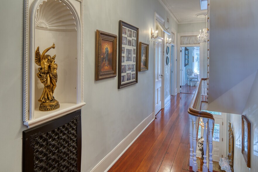 More Photos Of 14 E Taylor St, Savannah Specialty For Sale