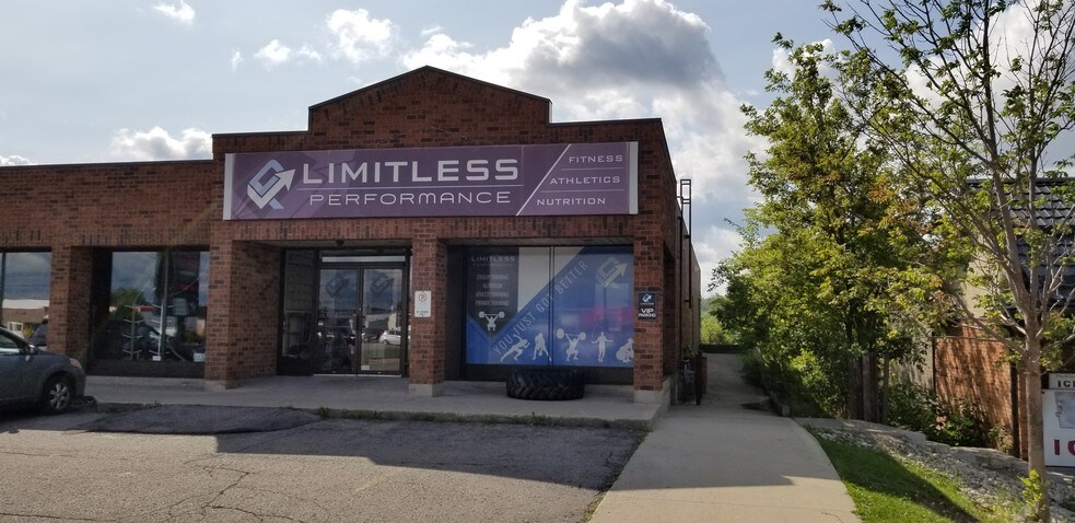 More Photos Of 1585 Victoria St N, Kitchener Storefront Retail Residential For Lease