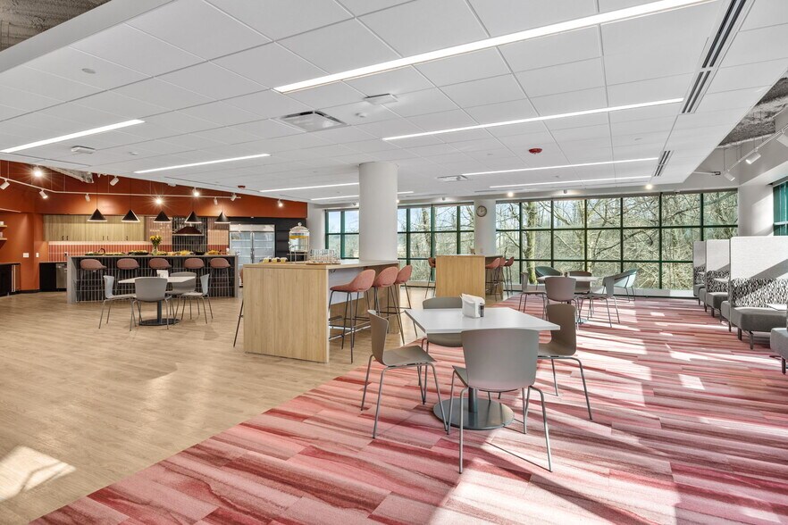 More Photos Of 1000 Northbrook Dr, Trevose Office For Sale