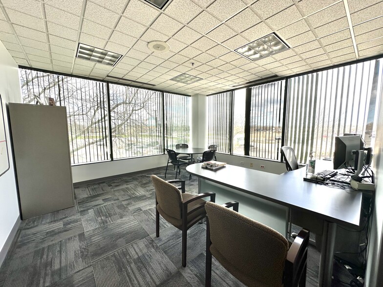 More Photos Of 8001 Broadway, Merrillville Office For Lease