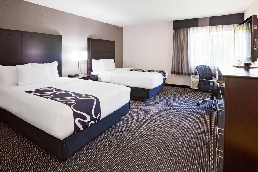 More Photos Of 1886 Rath Ln, Oshkosh Hotel For Sale