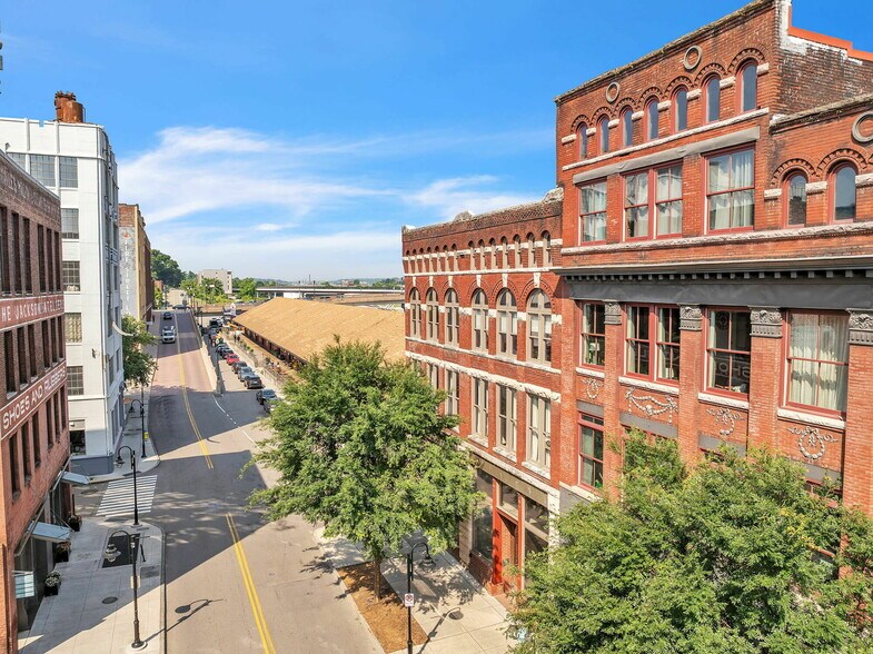 More Photos Of 133 W Jackson Ave, Knoxville Office Residential For Sale