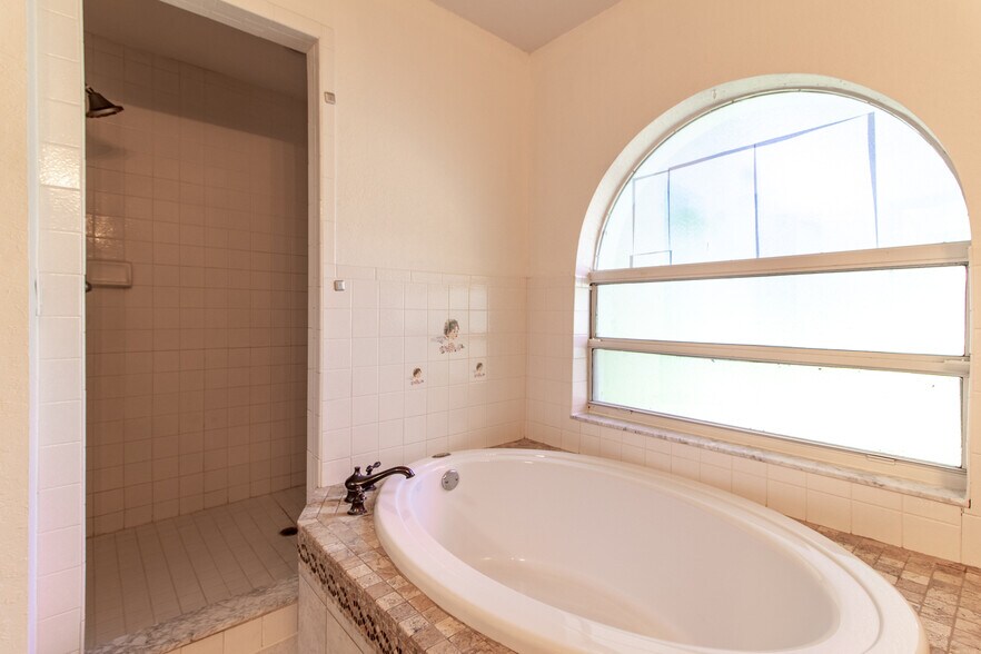 More Photos Of 3255 SE 3rd Ave, Ocala Office Residential For Sale