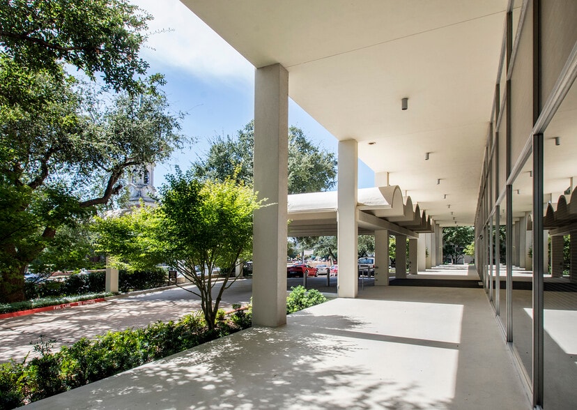 More Photos Of 6211 W Northwest Hwy, Dallas Apartments For Sale