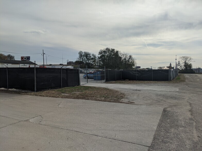 More Photos Of 800 N 3rd St, Terre Haute Warehouse For Lease