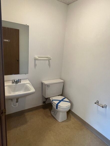 More Photos Of 148 W Pike St, Canonsburg Storefront Retail Office For Lease