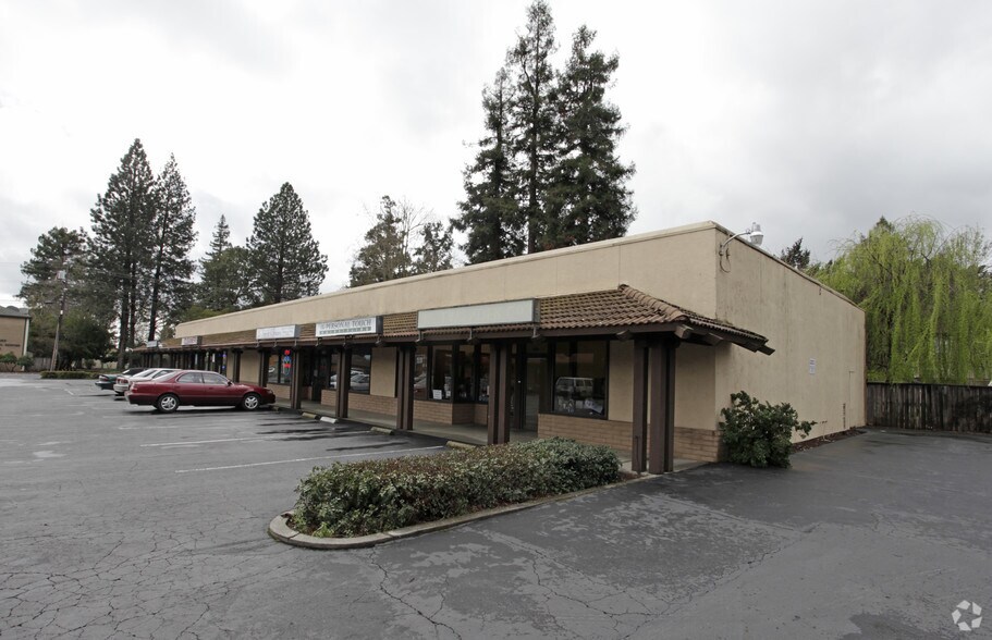 More Photos Of 2030 Redwood Rd, Napa General Retail For Lease