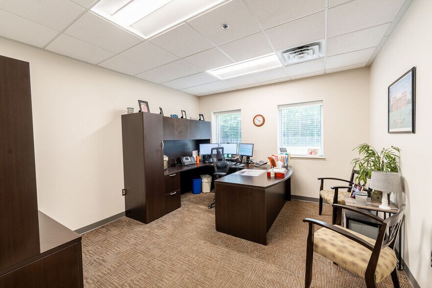 More Photos Of 149 Piper Ln, Georgetown Industrial For Lease