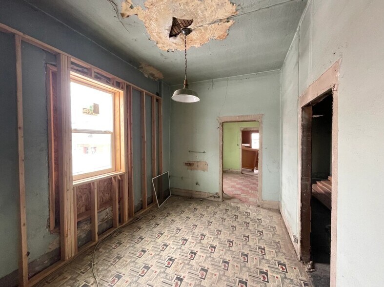 More Photos Of 23 N Bridge St, Saint Anthony Storefront Retail Residential For Sale