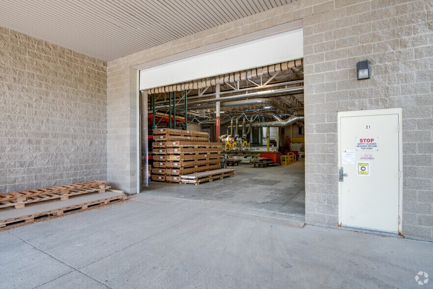More Photos Of W139N9499 State Highway 145, Menomonee Falls Manufacturing For Sale