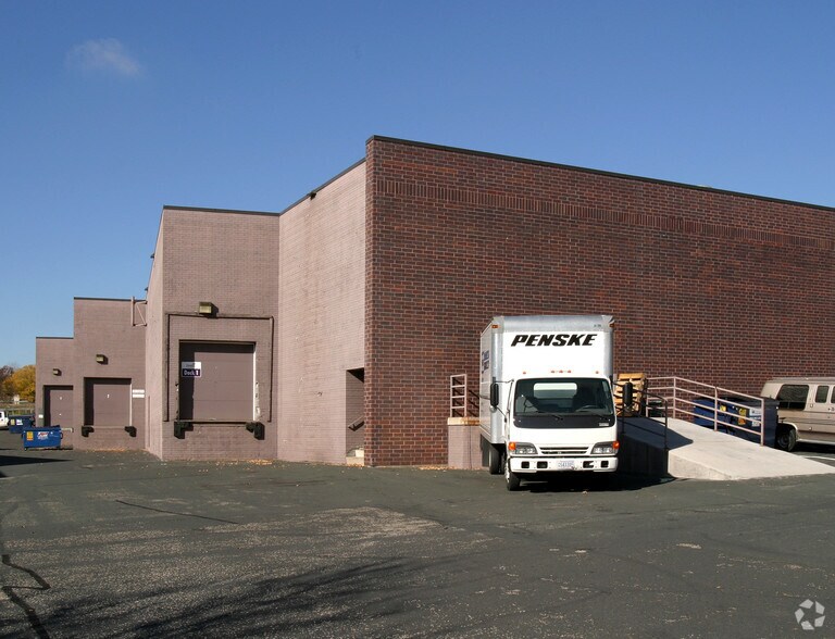 More Photos Of 801-815 W 106th St, Bloomington Light Distribution For Sale