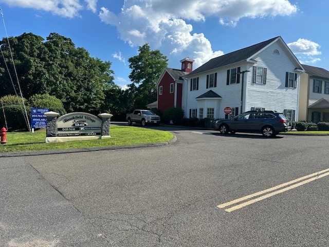 More Photos Of 828 Federal Rd, Brookfield Office For Lease