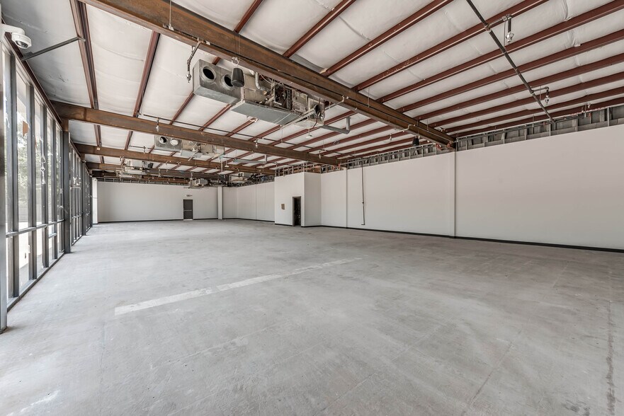 More Photos Of 28677 I-45, Spring Service Station For Sale