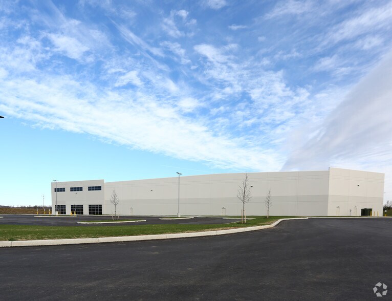 More Photos Of 1495 Dennison Cir, Carlisle Distribution For Lease