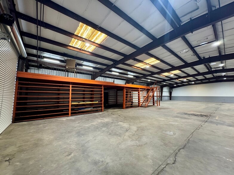 More Photos Of 4321 S Chestnut Ave, Fresno Warehouse For Lease