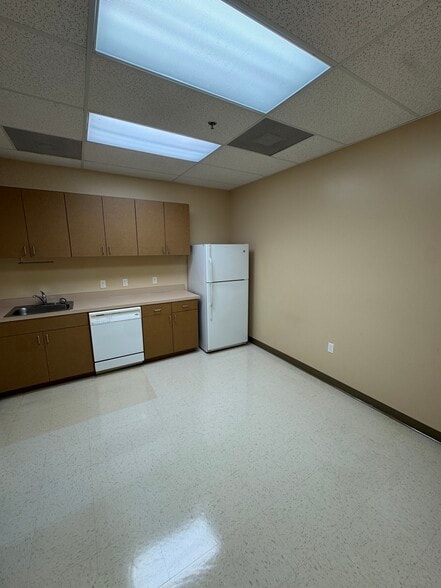 More Photos Of 720 N Brooker Creek Blvd, Oldsmar Flex For Sale