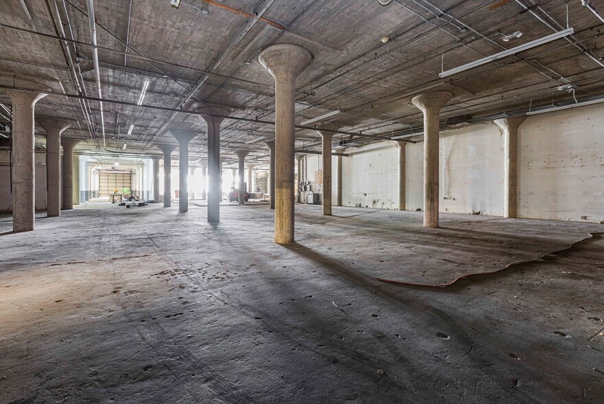 More Photos Of 4851 S Alameda St, Los Angeles Warehouse For Lease