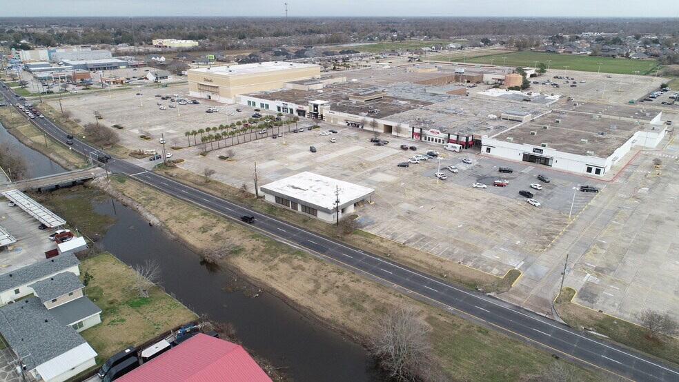 More Photos Of 5977 W Park Ave, Houma Bank For Sale