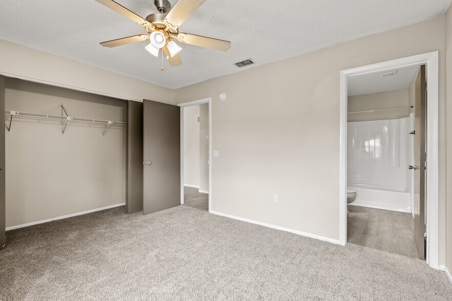 More Photos Of 5933 28th Ave W, Bradenton Apartments For Sale