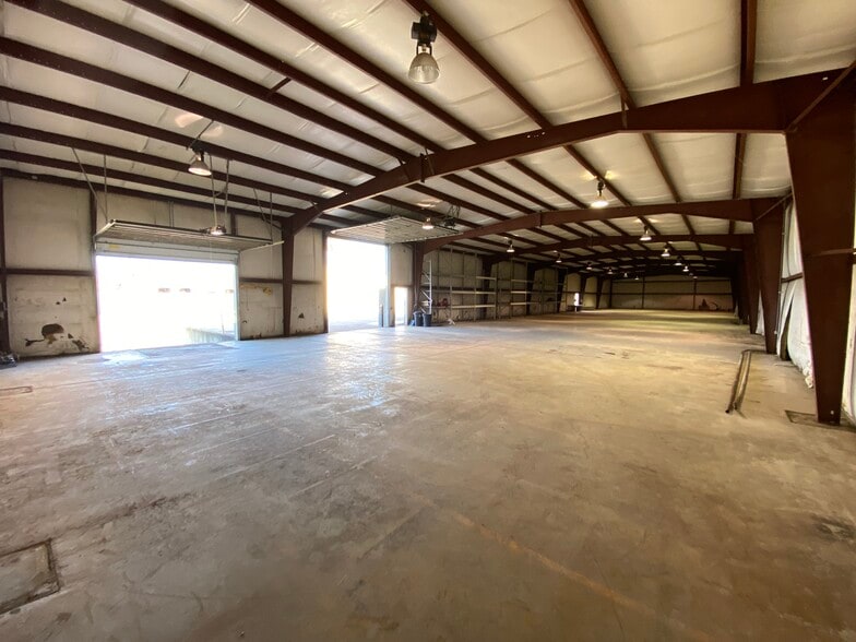 More Photos Of 7257 N Dort Hwy, Mount Morris Warehouse For Lease