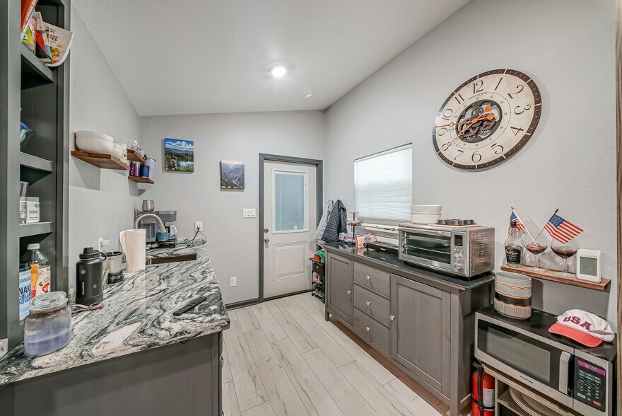 More Photos Of 7817 Hillmont St, Houston Flex For Lease