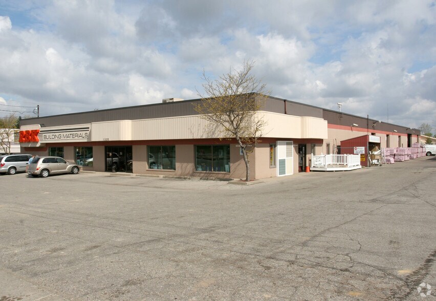 More Photos Of 1325 E Jolly Rd, Lansing Warehouse For Sale