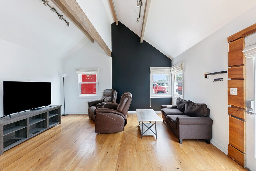 More Photos Of 22467 Pacific Coast Hwy, Malibu Freestanding For Sale