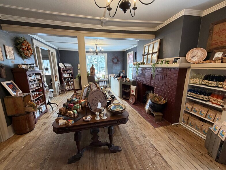 More Photos Of 138 W Main St, Ligonier Township Storefront Retail Residential For Sale