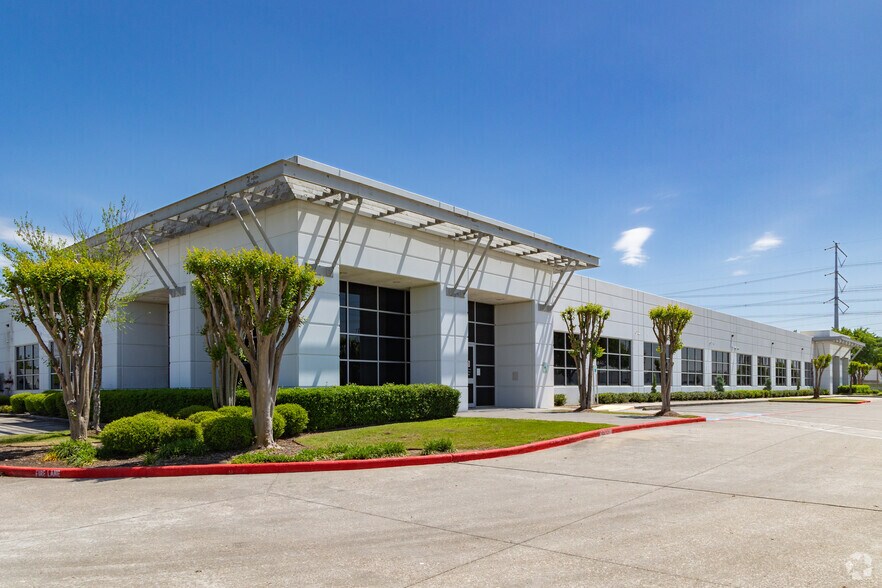 Primary Photo Of 700 N Sam Houston Pky W, Houston Medical For Sale