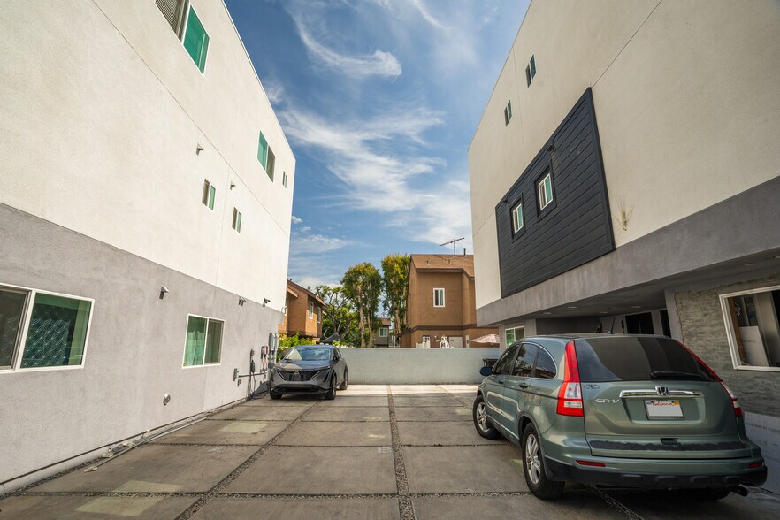 More Photos Of 6937 Simpson Ave, North Hollywood Apartments For Sale