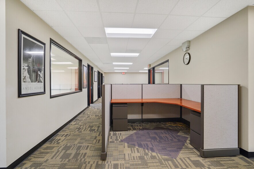 More Photos Of 30423 Canwood St, Agoura Hills Office For Sale