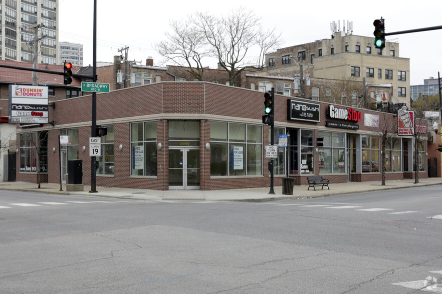 Primary Photo Of 3949-3959 N Broadway St, Chicago Restaurant For Lease