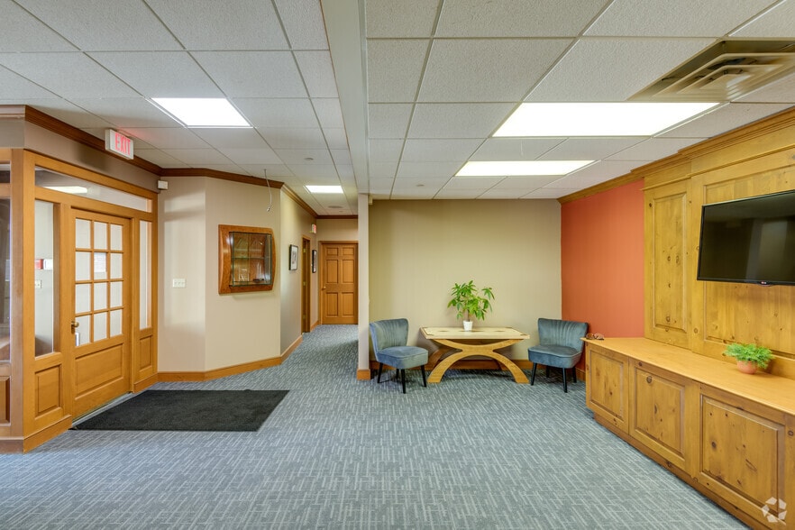 More Photos Of W139N9499 State Highway 145, Menomonee Falls Manufacturing For Sale