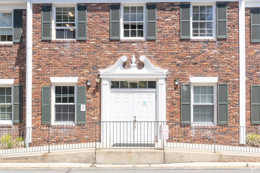 More Photos Of 168 Franklin Corner Rd, Lawrenceville Medical For Lease