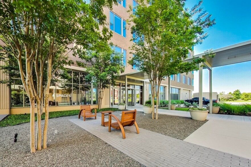 More Photos Of 550 Reserve St, Southlake Loft Creative Space For Lease