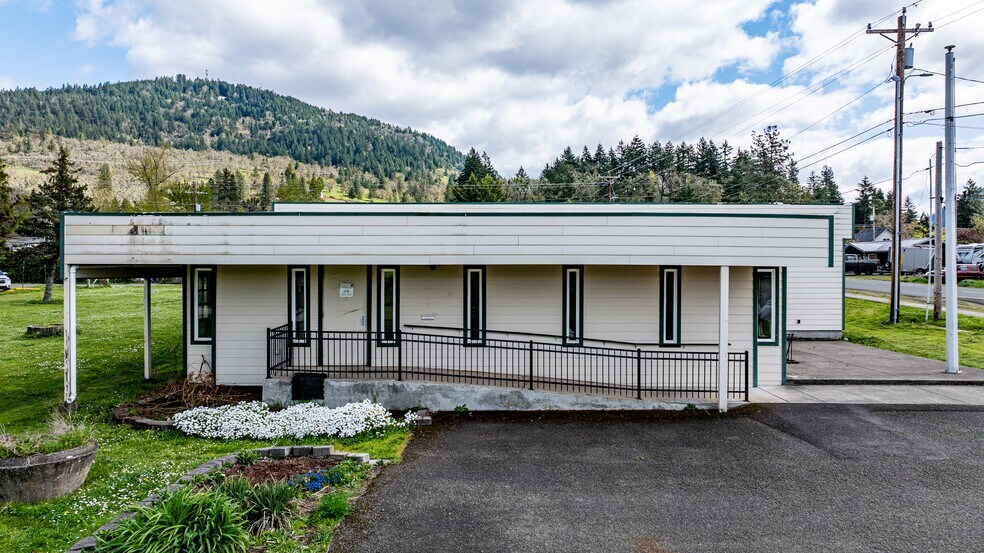 More Photos Of 107 E 3rd St, Lowell Flex For Sale