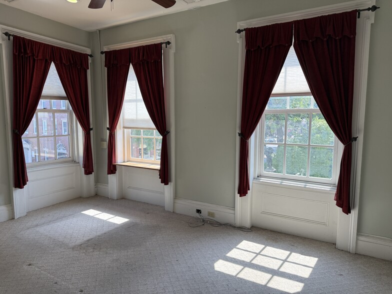 More Photos Of 27 Main St, Kingston Bank For Sale