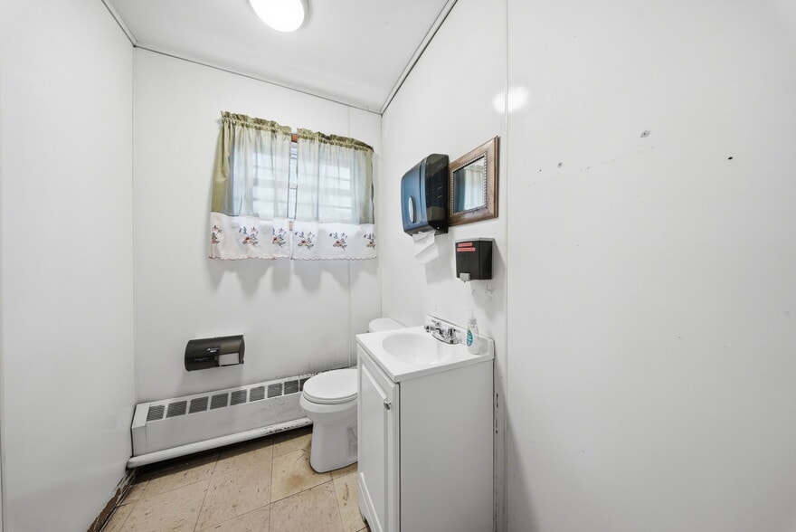 More Photos Of 29 Church St, Port Jervis Flex For Sale